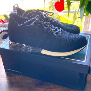 Women’s black trendy sneakers